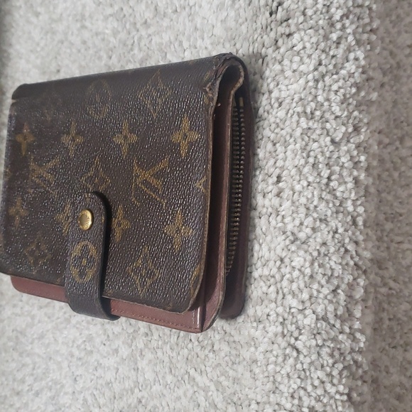 Louis Vuitton Monogram Wallet Authentic - Picture 3 of 12